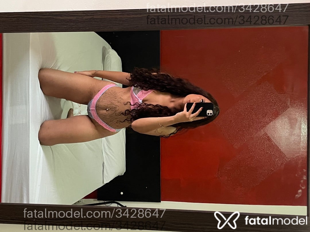 Acompanhante mulher com cabelo castanho de olhos mel - Safira