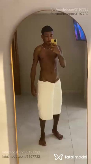 Acompanhante homem morena (o) de olhos pretos em São Paulo Acompanhante homem morena (o) de olhos pretos em São Paulo - Baiano Dotadoo