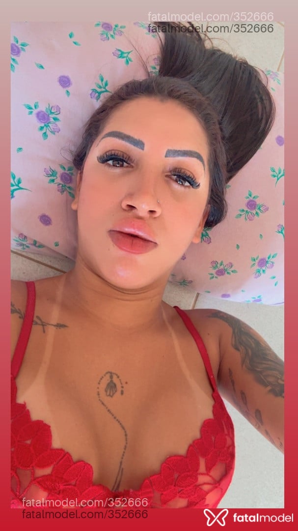 Acompanhante mulher trans com cabelo castanho de olhos castanhos - Dannyzinha