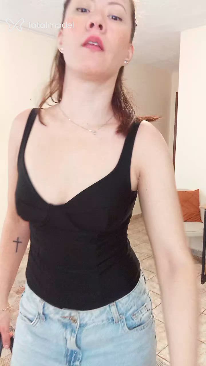 Acompanhante mulher com cabelo castanho de olhos castanhos - Luíza Graciela