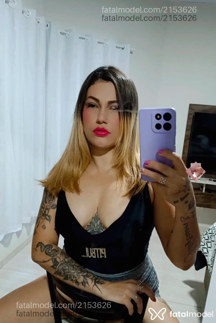 Acompanhante mulher loira (o) de olhos castanhos - Gaby