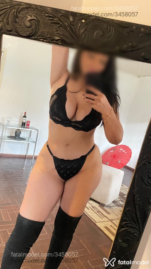 Acompanhante mulher morena (o) de olhos castanhos - Karen