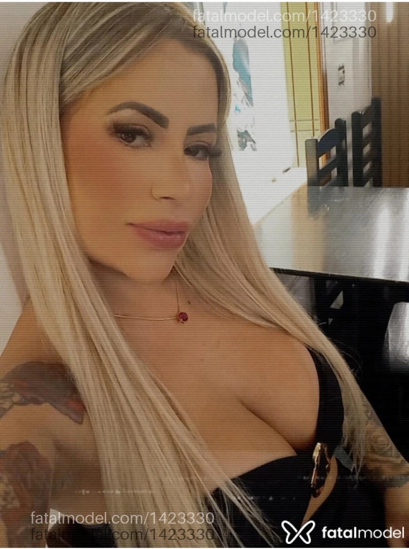 Acompanhante mulher loira (o) de olhos castanhos - Renata Gaúcha