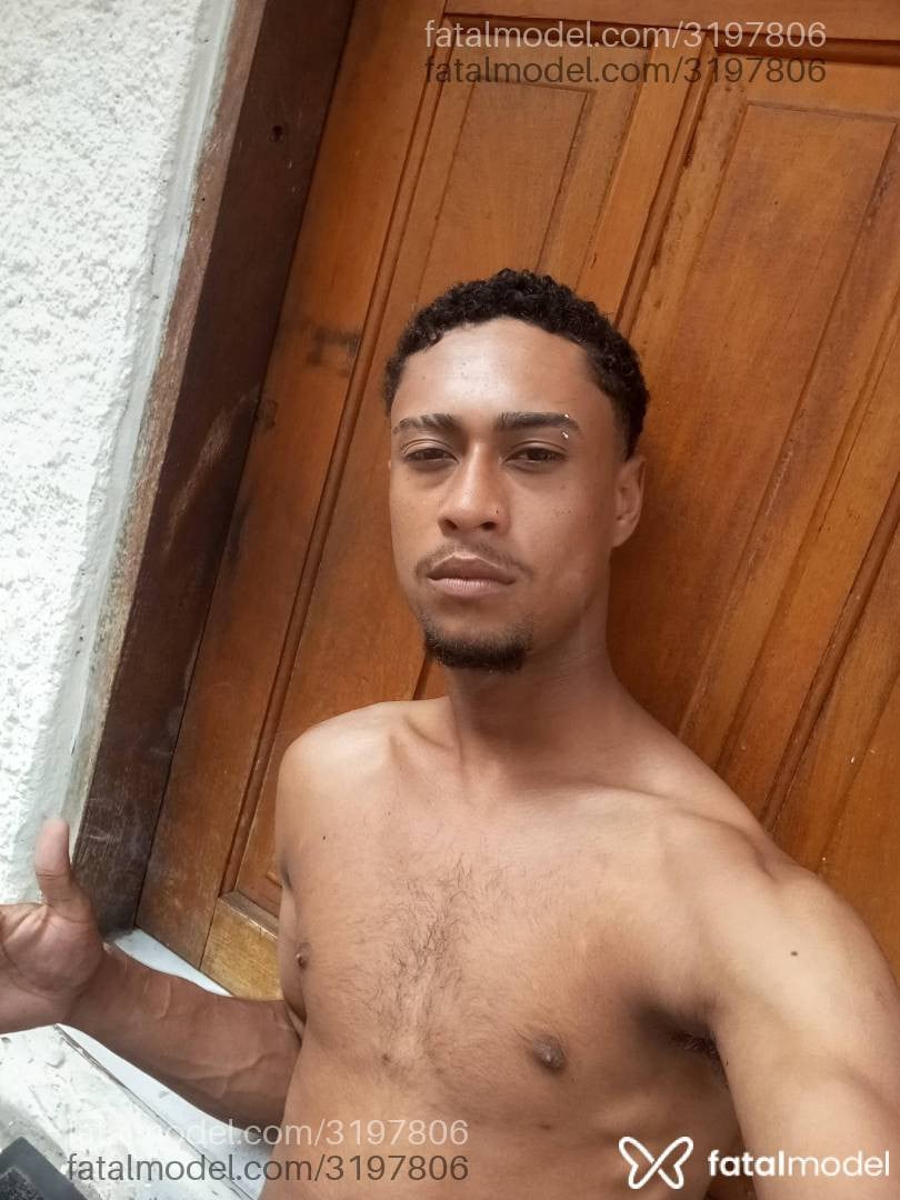 Acompanhante homem com cabelo castanho de olhos castanhos em Virtual - Henrique