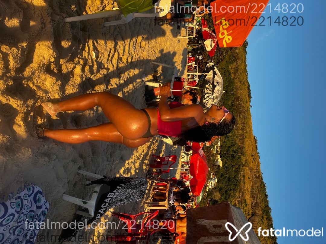 Acompanhante mulher morena (o) de olhos castanhos - Black Panter