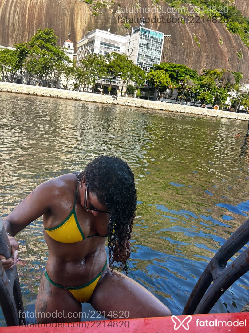Acompanhante mulher morena (o) de olhos castanhos - Black Panter