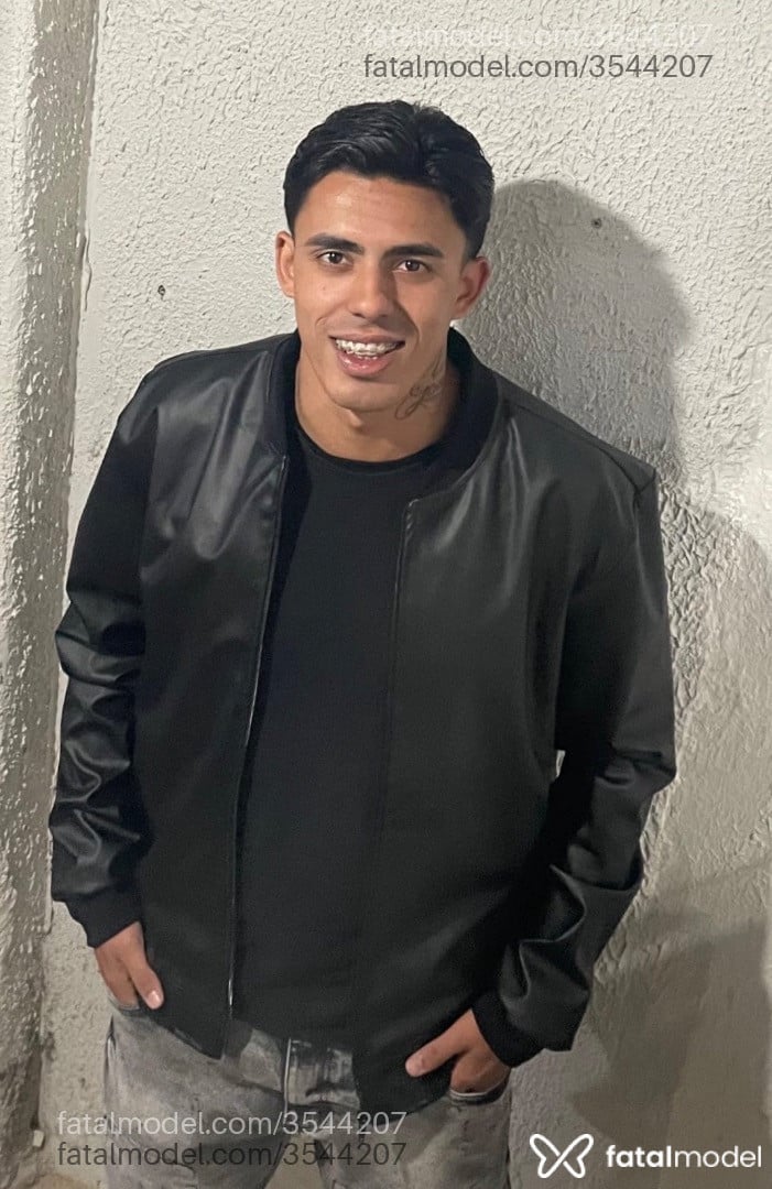 Acompanhante homem morena (o) de olhos castanhos - Lorenzo