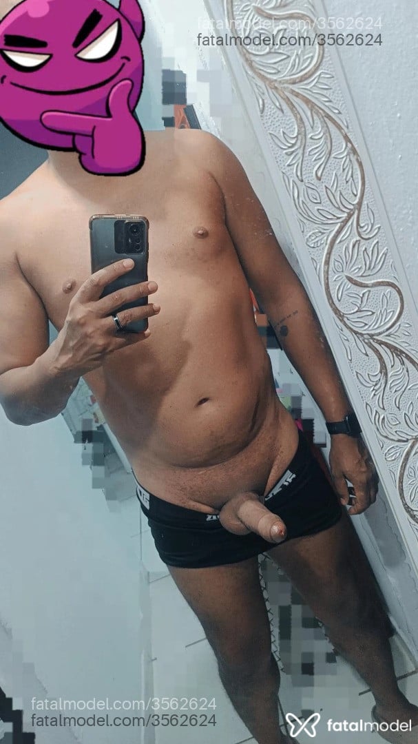 Acompanhante homem com cabelo castanho de olhos castanhos - Blackmamba
