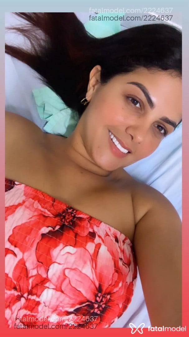 Acompanhante mulher morena (o) de olhos castanhos - Mikaelly