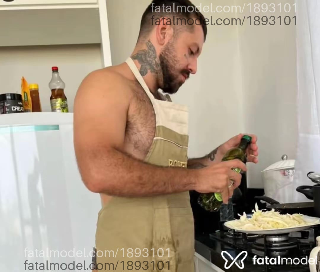 Acompanhante homem com cabelo castanho de olhos pretos - Lucas Rafael