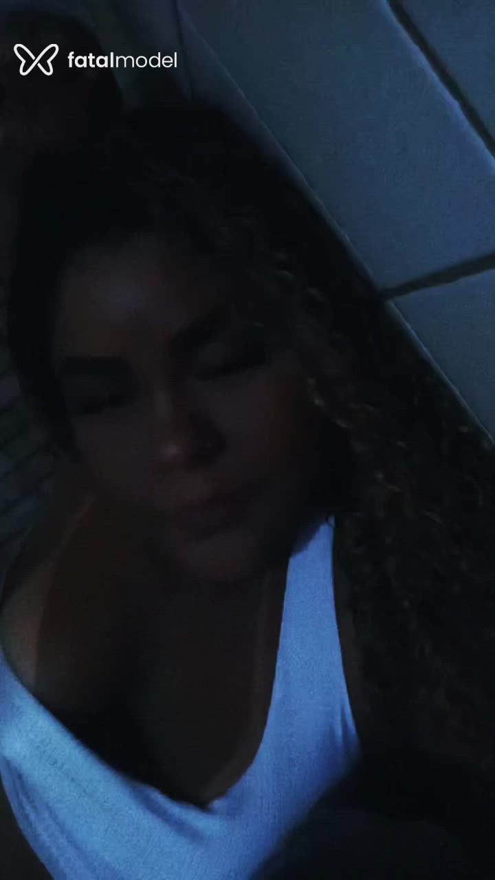 Acompanhante mulher com cabelo castanho de olhos pretos - Abila Acompanhante mulher com cabelo castanho de olhos pretos - Abila