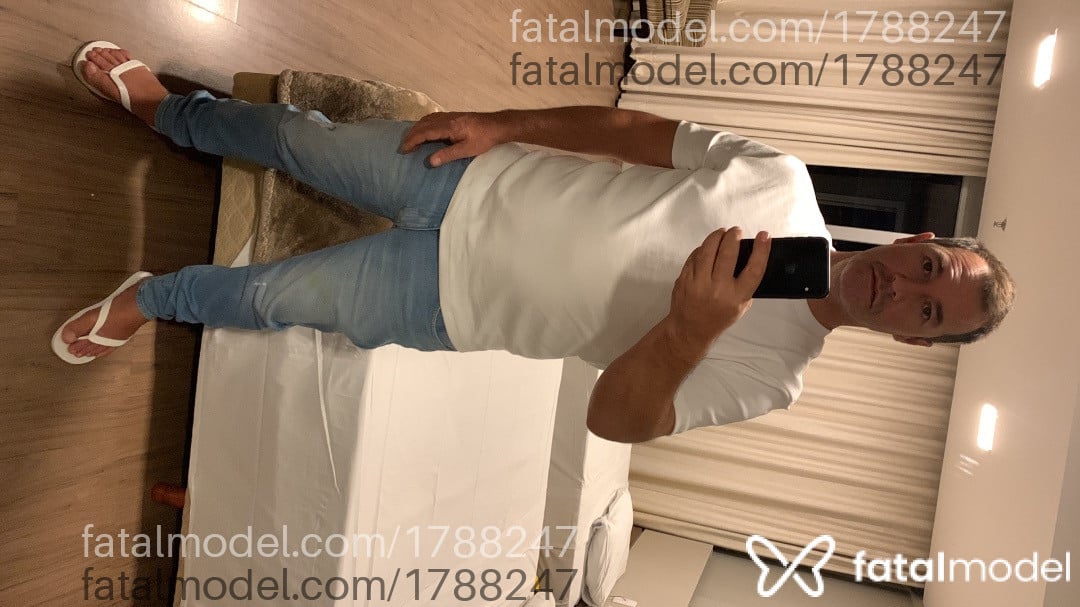 Acompanhante homem com cabelo castanho de olhos castanhos - YuriAlphaSex