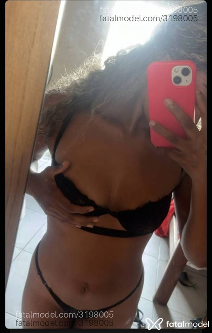 Acompanhante mulher com cabelo grisalho de olhos castanhos em Virtual - Loirinh