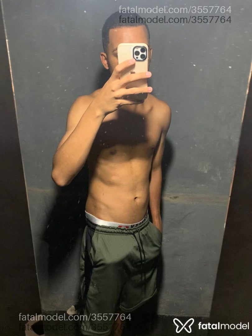 Acompanhante homem morena (o) de olhos pretos - Martins