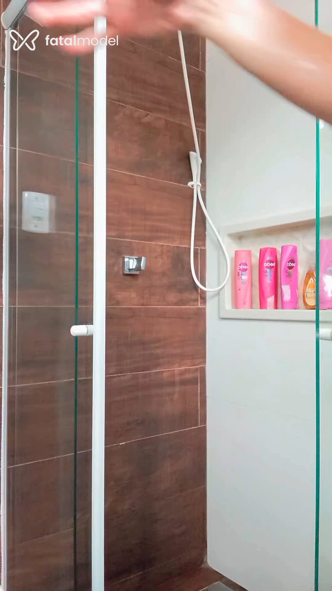 Acompanhante mulher trans com cabelo castanho de olhos castanhos - Cristal Tavares