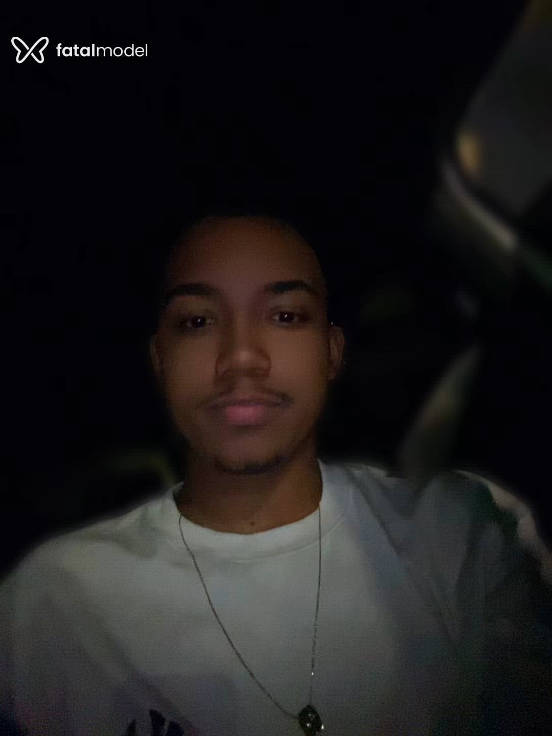 Acompanhante homem morena (o) de olhos pretos - Martins