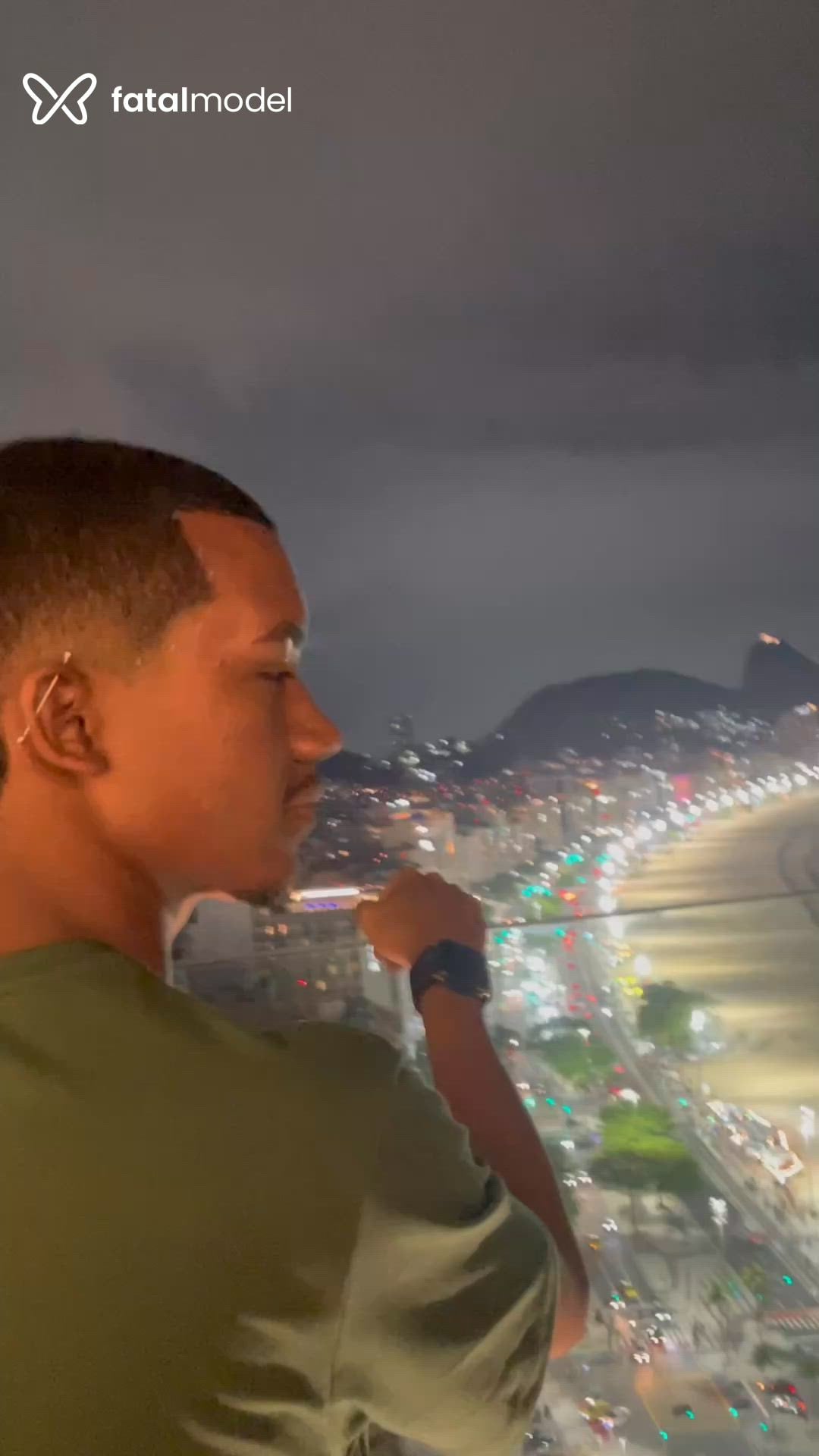 Acompanhante homem morena (o) de olhos pretos - Martins
