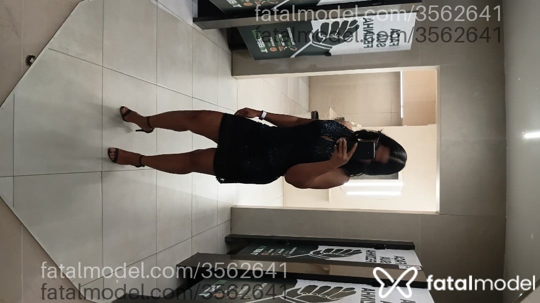 Acompanhante mulher morena (o) de olhos pretos - Maria