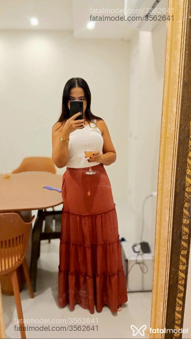 Acompanhante mulher morena (o) de olhos pretos - Maria