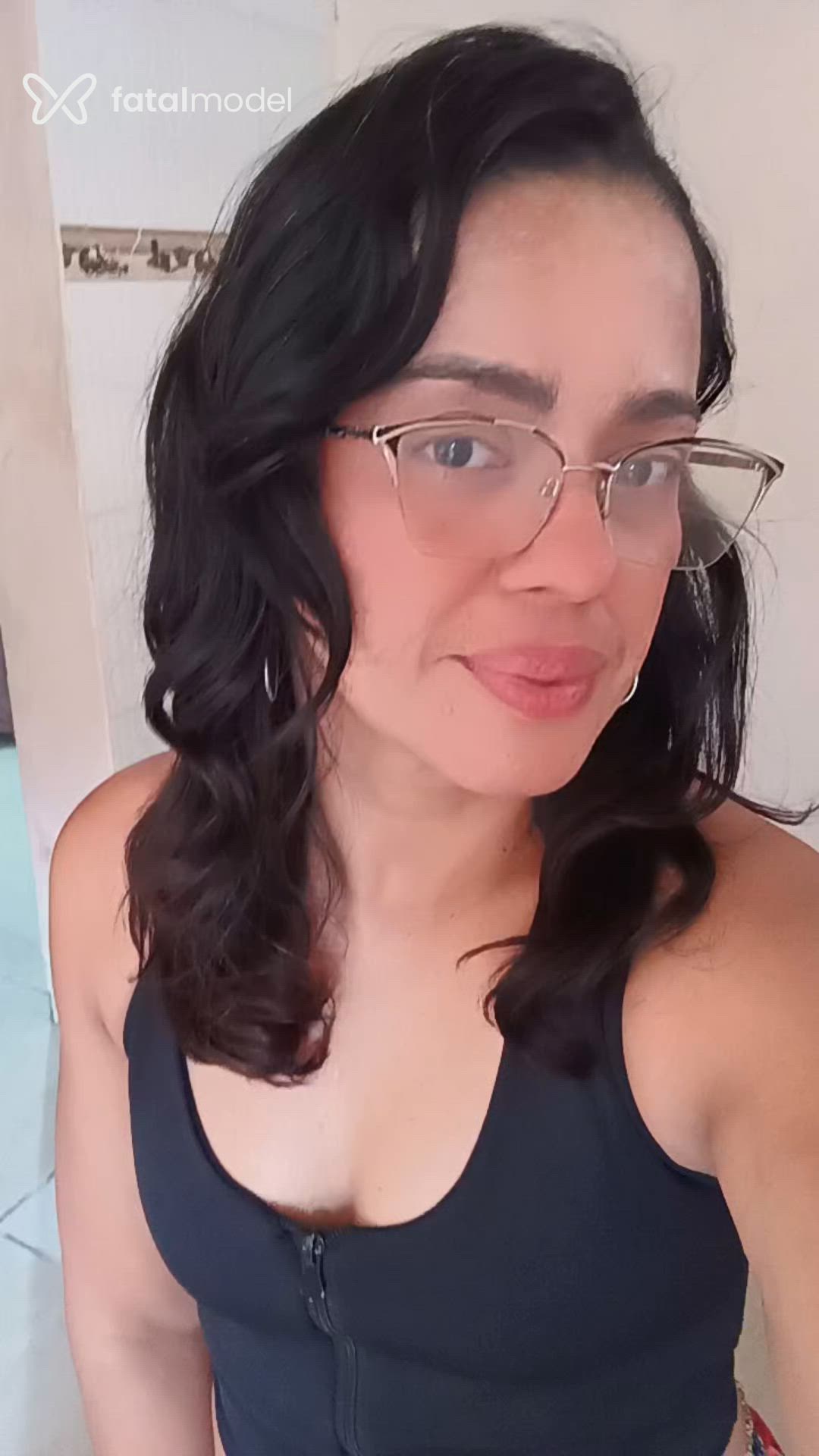 Acompanhante mulher morena (o) de olhos pretos - Maria