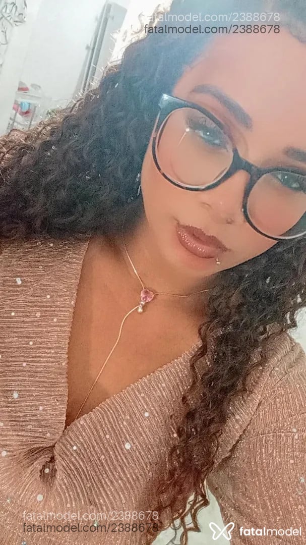 Acompanhante mulher com cabelo castanho de olhos castanhos - Lility