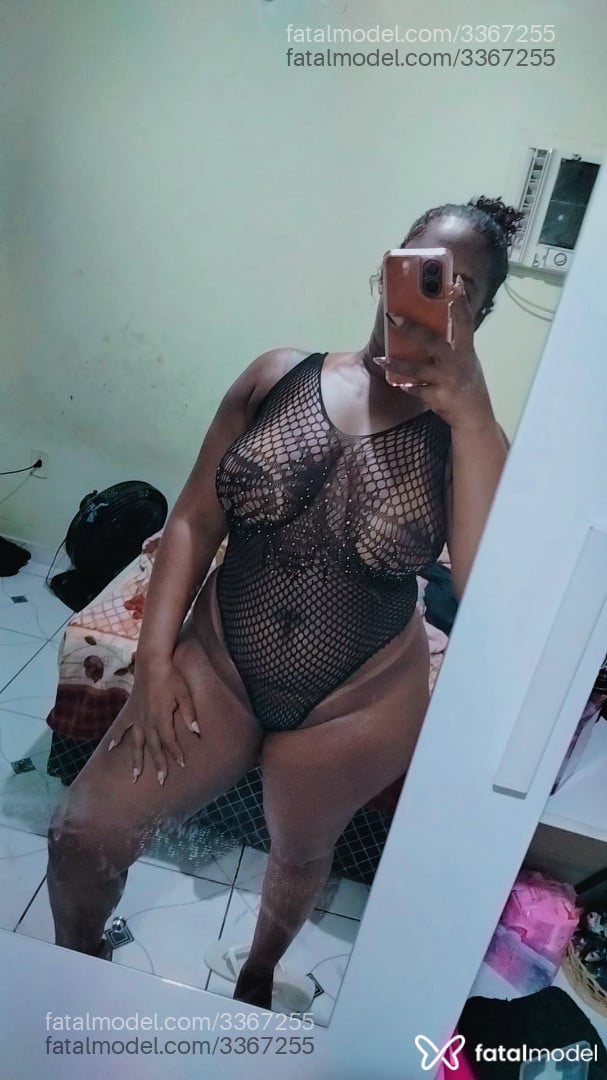 Acompanhante mulher com cabelo castanho de olhos castanhos - Tainara