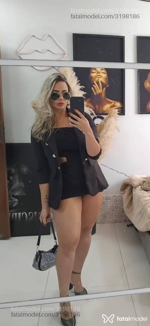 Acompanhante mulher loira (o) de olhos castanhos - Dany