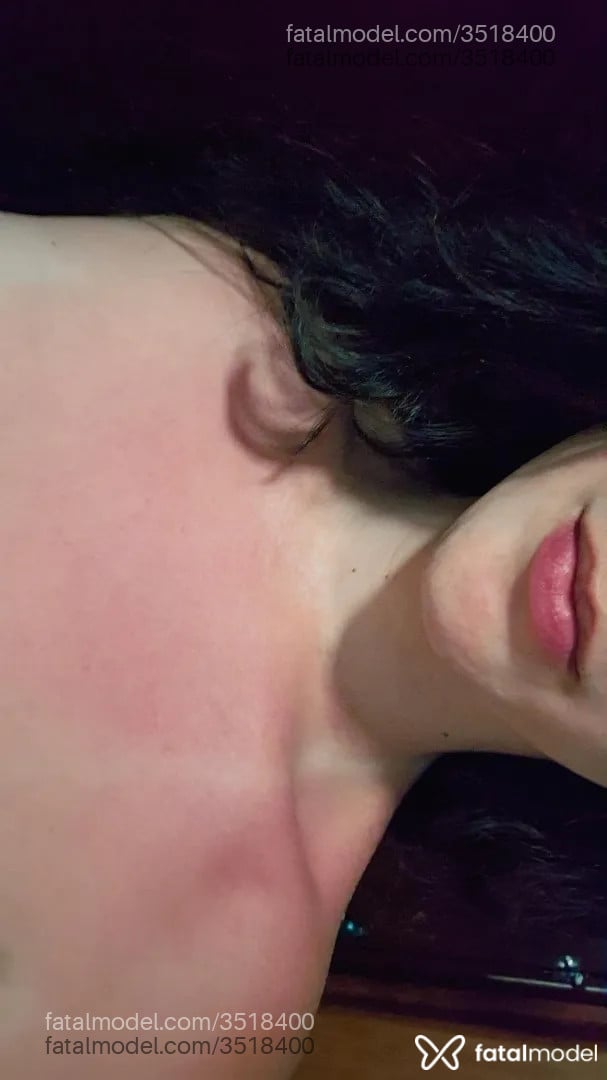 Acompanhante mulher trans morena (o) de olhos castanhos - Valentina