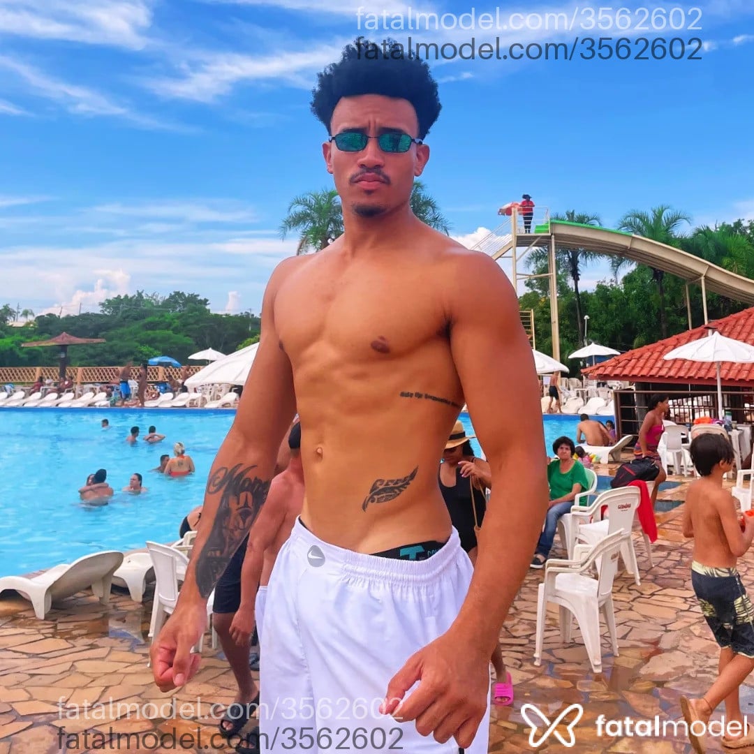 Acompanhante homem morena (o) de olhos castanhos - Brayan Acompanhante homem morena (o) de olhos castanhos - Brayan