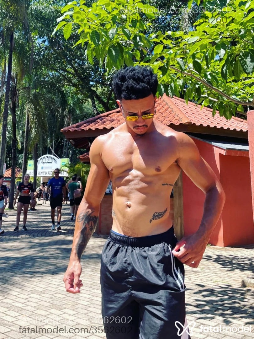 Acompanhante homem morena (o) de olhos castanhos - Brayan Acompanhante homem morena (o) de olhos castanhos - Brayan