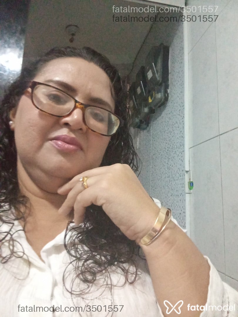Acompanhante mulher com cabelo castanho de olhos castanhos - Alissa Acompanhante mulher com cabelo castanho de olhos castanhos - Alissa