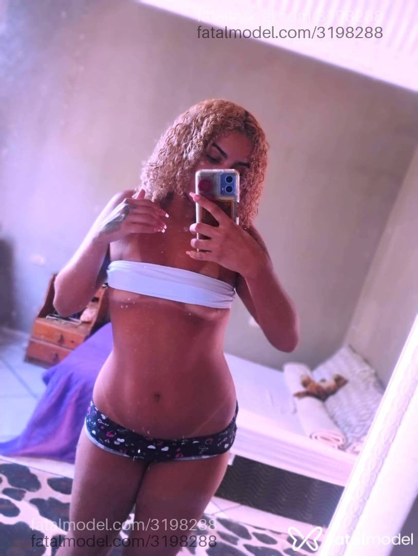 Acompanhante mulher loira (o) de olhos castanhos em Resende - Sasha