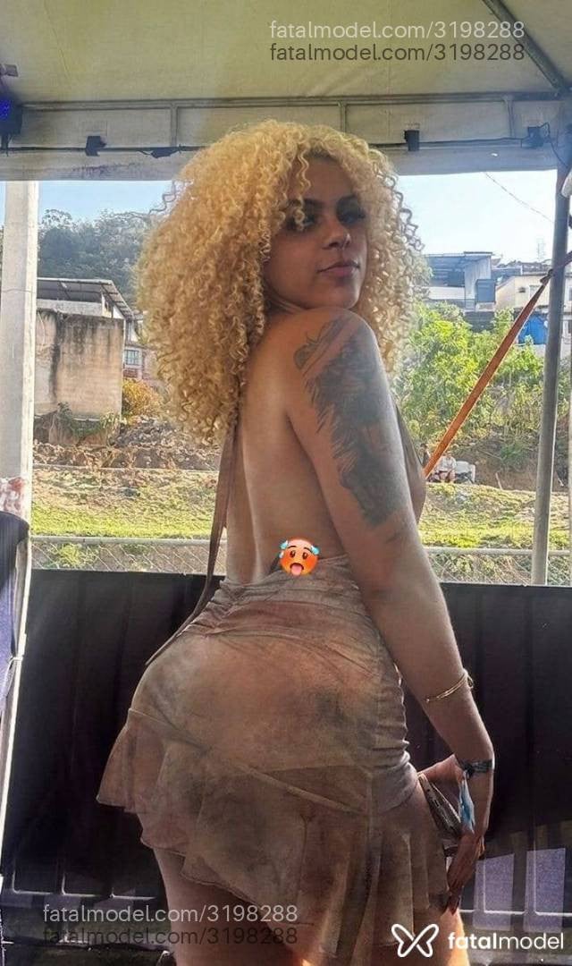 Acompanhante mulher loira (o) de olhos castanhos - Sasha