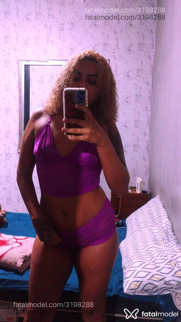 Acompanhante mulher loira (o) de olhos castanhos em Resende - Sasha