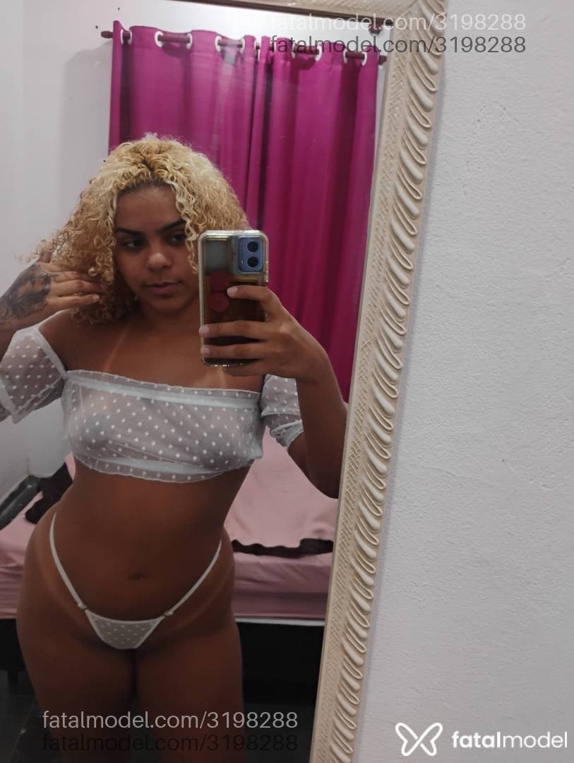 Acompanhante mulher loira (o) de olhos castanhos - Sasha