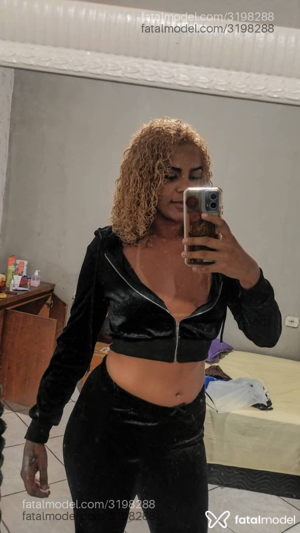 Acompanhante mulher loira (o) de olhos castanhos - Sasha