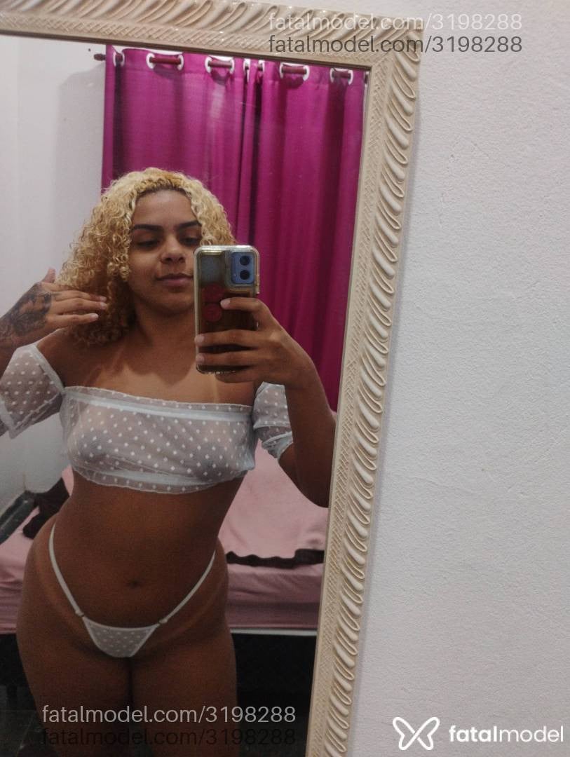 Acompanhante mulher loira (o) de olhos castanhos - Sasha