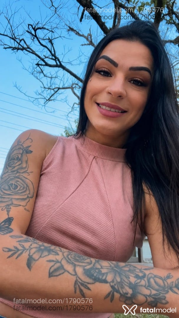 Acompanhante mulher trans morena (o) de olhos castanhos - Gabizinha