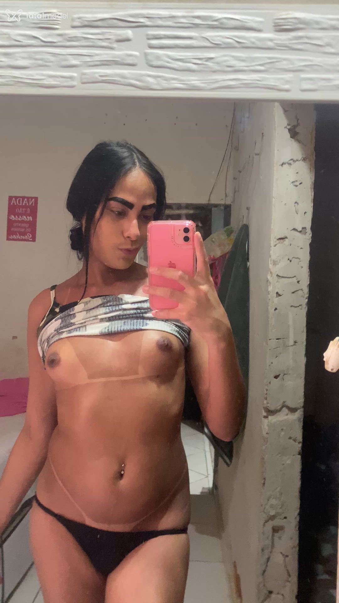Acompanhante mulher trans morena (o) de olhos pretos - Sofia martins