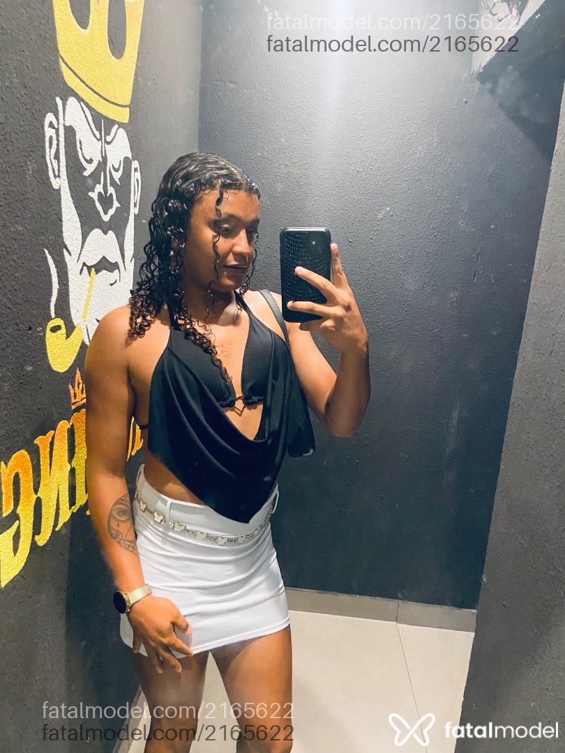 Acompanhante mulher trans morena (o) de olhos castanhos - Adriana