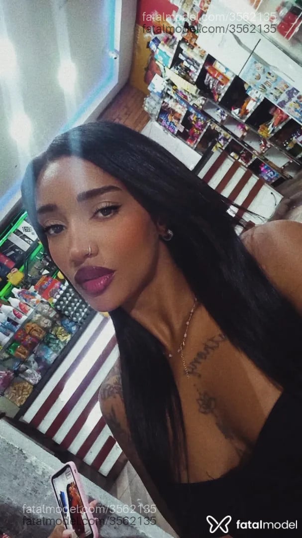 Acompanhante mulher morena (o) de olhos castanhos - Kimberly