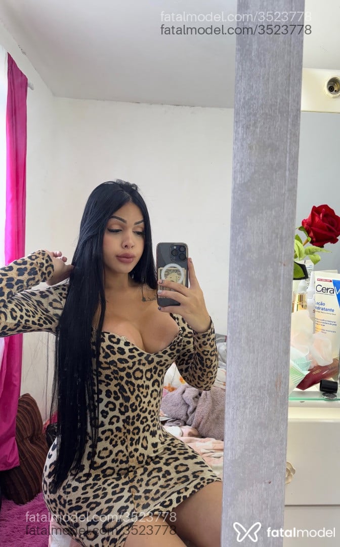 Acompanhante mulher trans morena (o) de olhos castanhos - Júlia Matias