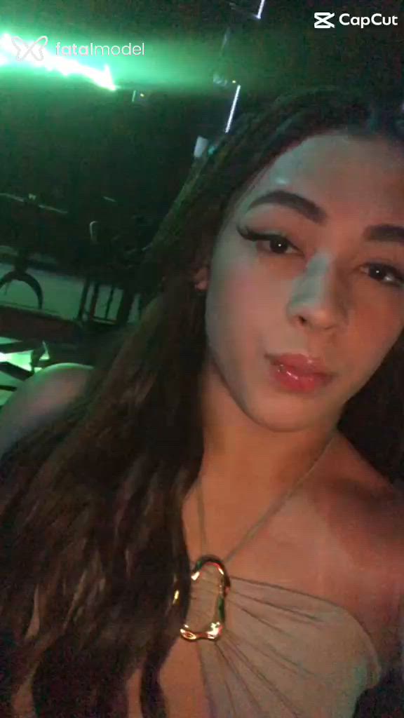 Acompanhante mulher trans morena (o) de olhos castanhos - Laís