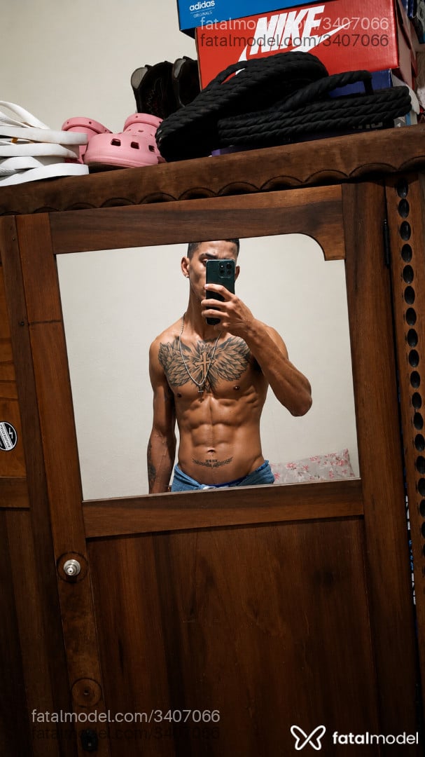 Acompanhante homem morena (o) de olhos pretos - Henrique