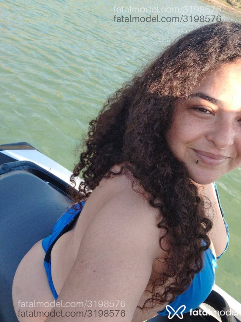 Acompanhante mulher com cabelo castanho de olhos castanhos em Cabo Frio - Pérola