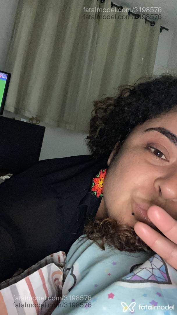 Acompanhante mulher com cabelo castanho de olhos castanhos em Cabo Frio - Pérola