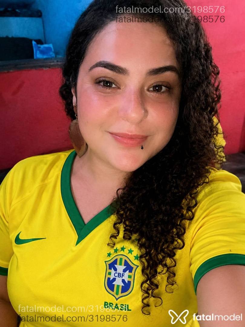 Acompanhante mulher com cabelo castanho de olhos castanhos em Cabo Frio - Pérola
