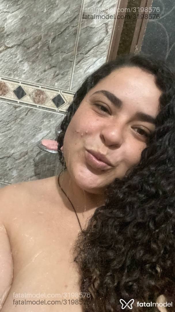 Acompanhante mulher com cabelo castanho de olhos castanhos em Cabo Frio - Pérola