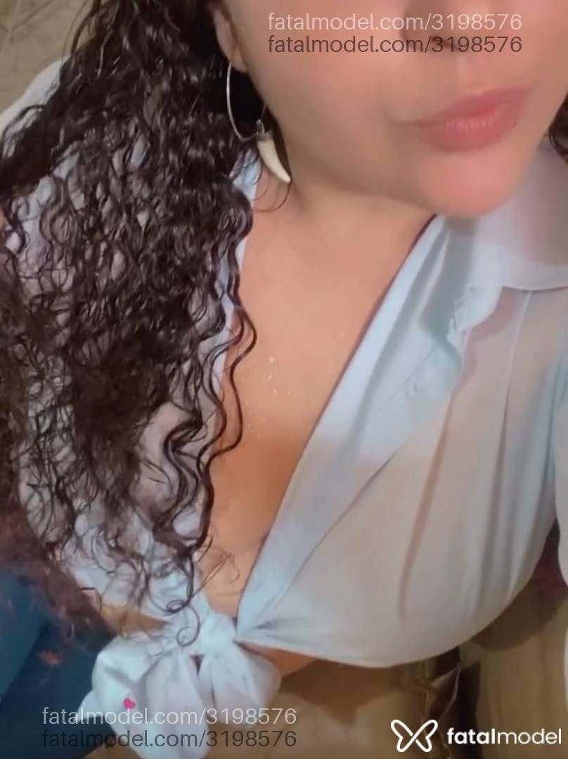 Acompanhante mulher com cabelo castanho de olhos castanhos - Pérola