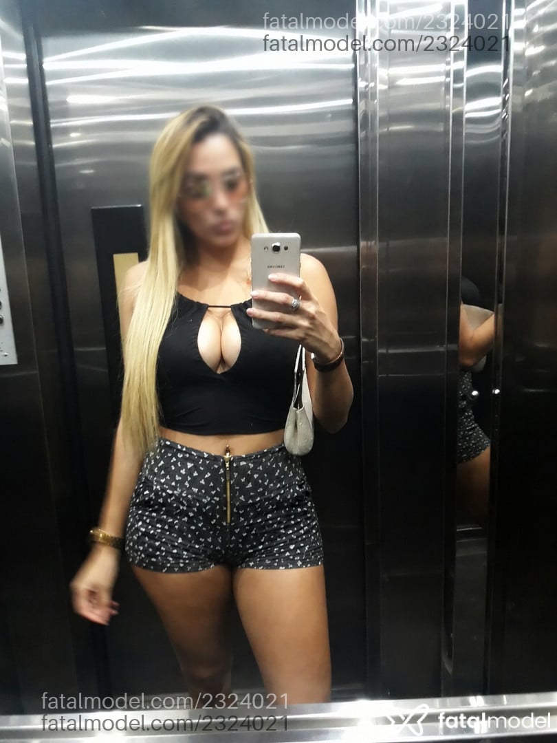 Acompanhante mulher loira (o) de olhos castanhos - Bruninha Guimaraes